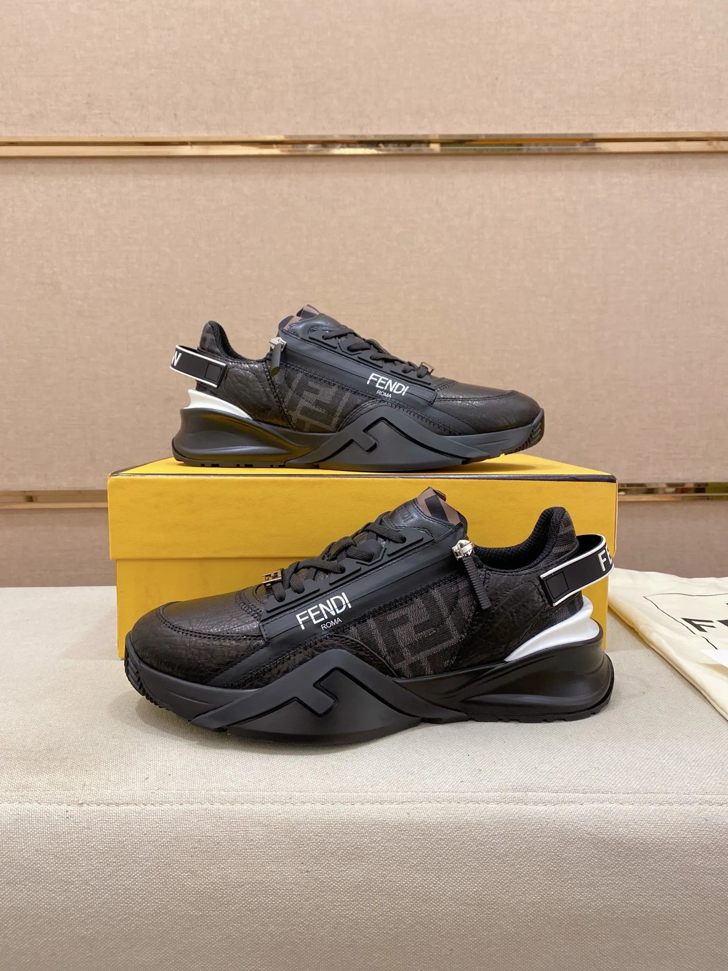 Factory price: 620💰(high version) [Fendi] Fendi’s latest casual shoes for men! Available at counters simultaneously! A one-to-one replica of the original. Made entirely of imported top-grain calfskin, the interior is made of top-grain water-dyed cowhide, and the original factory-supplied rubber outsole. Leading new fashion concepts. Matching code: 38-44 can be customized, 45 is not returnable!